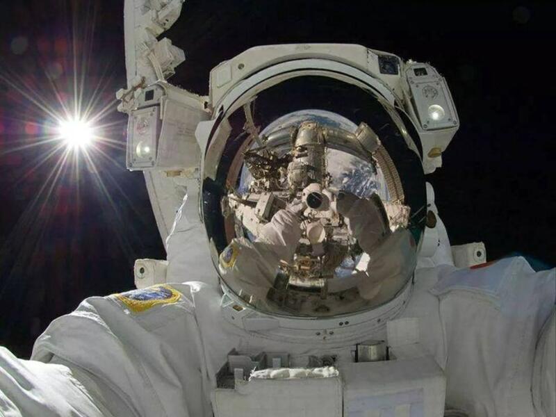 Best Selfie ever with the Sun (Twitter)