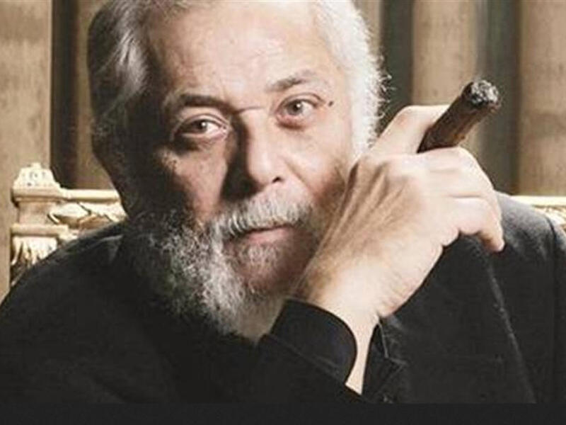 الفنان الراحل محمود عبد العزيز