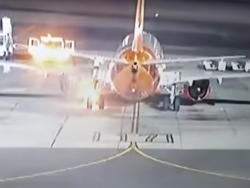 Younis al-Masry on Wednesday honored 40 workers employed by Ministry-affiliated companies at Sharm el-Sheikh Airport. (YouTube Video)