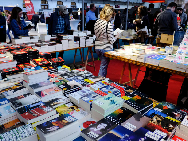 People choose books at the annual book fair. (Shutterstock/ File Photo)