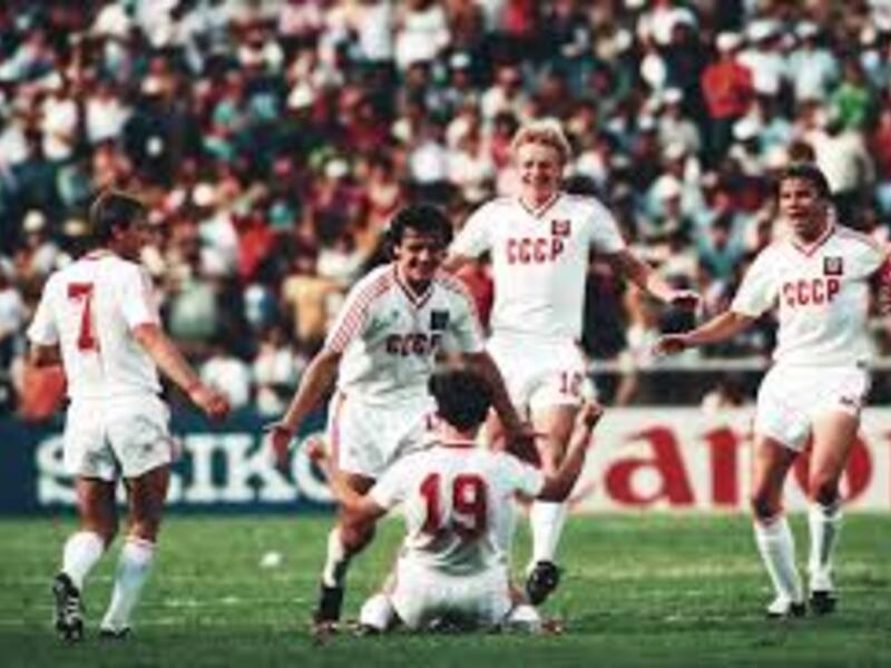الاتحاد السوفييتي: فاز بالذهبية في مناسبتين عامي 1956 و1988