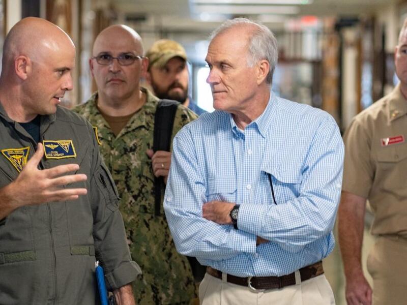 Secretary of the Navy Richard V. Spencer (center) during a visit to Naval Aviation Schools Command onboard Naval Air Station Pensacola, Florida. (Image: US Navy/ Lt. Cmdr. Juan Guerra)