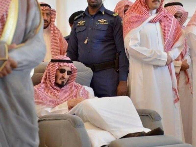 بندر بن عبد العزيز آل سعود: الابن العاشر للملك عبد العزيز مؤسس السعودية، يأتي ترتيبه بين إخوته بعد الملك فهد مباشرة، لم يسبق له تقلد مناصب رسمية في الدولة السعودية منذ تأسيسها، وكان يحل محله بهيئة البيعة ابنه الأمير فيصل بن بندر، توفي في الرياض عن 96 عامًا.