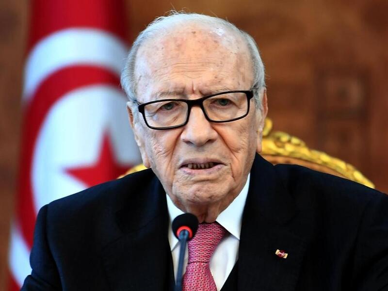 محمد الباجي قائد السبسي: الرئيس الخامس للجمهورية التونسية، محام وسياسي تونسي، تقلّد العديد من المناصب الوزارية في عهد الحبيب بورقيبة، ثم عاد للساحة السياسية بعد الثورة التونسية، وترشح للانتخابات الرئاسية في 2014، وفاز فيها وأكمل مدته الرئاسية حتى نهايتها، توفي في العاصمة تونس عن 92 عامًا. 