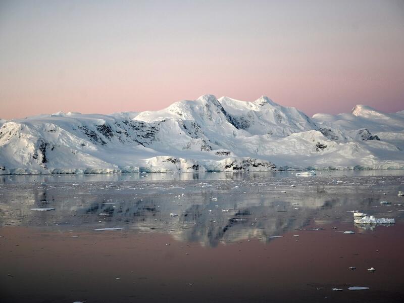 View of a glacier at sunset at Chiriguano Bay in South Shetland Islands, Antarctica on November 07, 2019. Johan ORDONEZ / AFP
