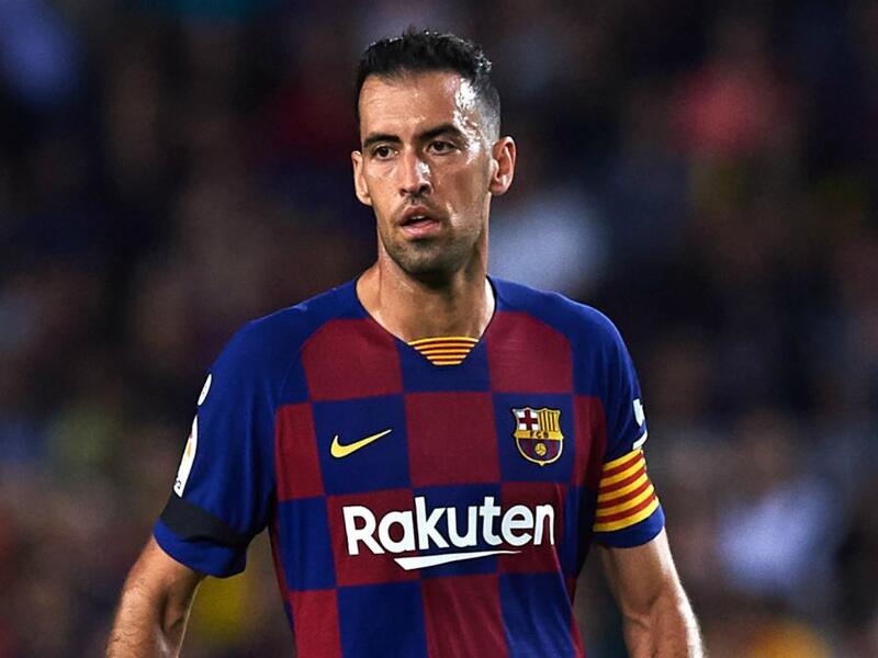 الإسباني سيرجيو بوسكيتس (برشلونة) وقيمته الحالية 35 مليون يورو بخسارة 40 مليون يورو