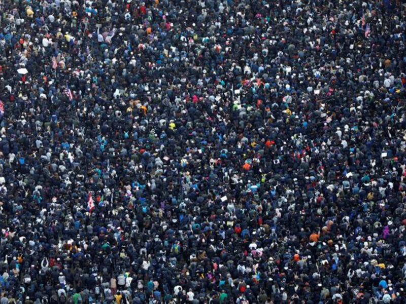 Thousands rally in Hong Kong as government appeals for calm (Twitter)
