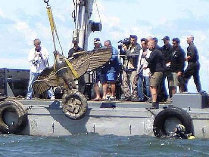Huge bronze eagle with swastika, adornment of WW2 battleship Graf Spee (Twitter)