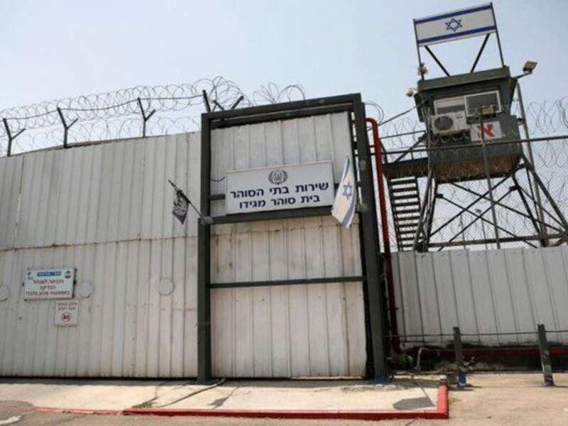 Palestinian prisoners to begin open hunger strike (Twitter)