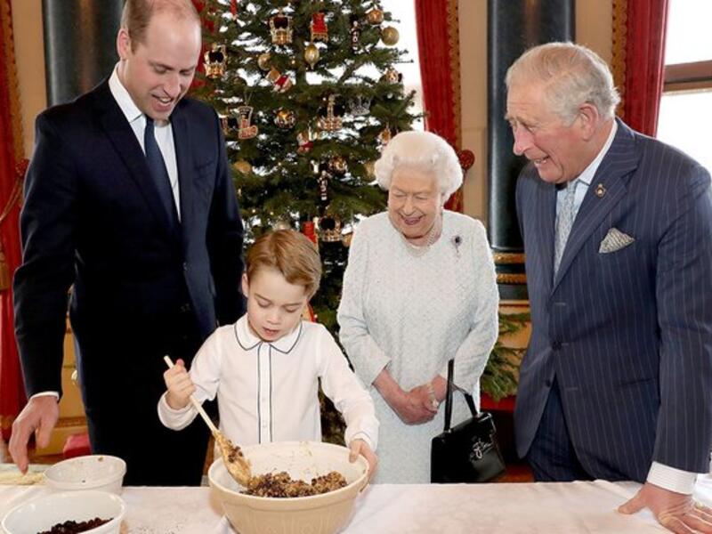 Prince George Does Christmas Baking With Queen Elizabeth (Twitter)