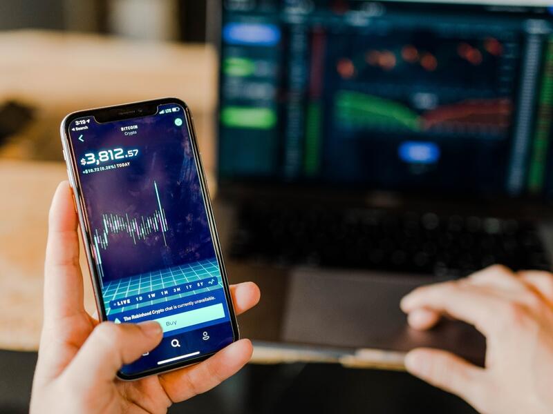 هل تكذب بشأن وضعك المالي؟ هذا الكذب يعادل الخيانة الجنسية