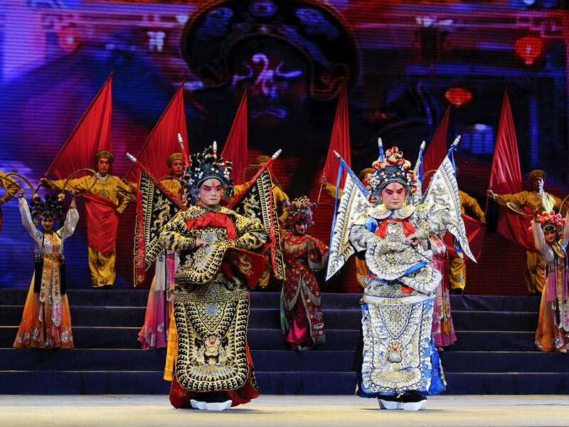 Chinese opera actor perform on stage at Jincheng theater (Shutterstock)
