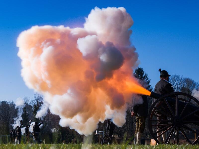 Members of the "Boellerschuetzenverein Feldafing" Upper Bavarian firecracker club fire their rifles and cannons to welcome the new year on January 1, 2020 in Feldafing near Munich, southern Germany. Peter Kneffel / dpa / AFP