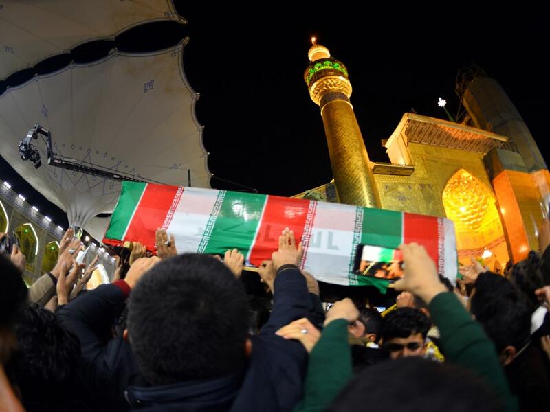 Mourners carry the coffin of slain Iranian military commander Qasem Soleimani, toward the Imam Ali Shrine, in the shrine city of Najaf in central Iraq during a funeral procession on January 4, 2020. Thousands of Iraqis chanted "Death to America" today as they mourned the deaths of al-Muhandis and Soleimani, who were killed in a US drone attack that sparked fears of a regional proxy war between Washington and Tehran. Haidar HAMDANI / AFP