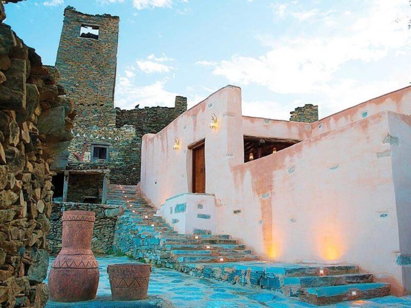 The mosques have been receiving worshippers with the aim of preserving Islamic architecture. (SPA)