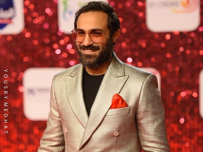 أحمد فهمي إلى المستشفى