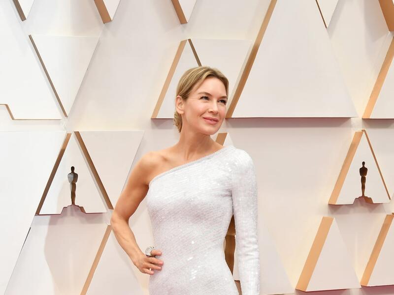 Renée Zellweger steps on the red carpet in a custom Armani Privé