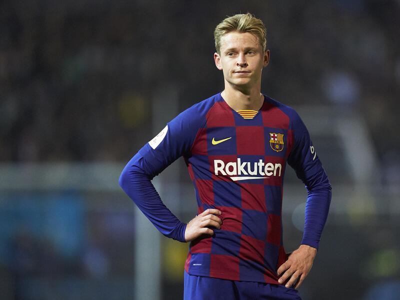 لاعب برشلونة فرينكي دي يونغ (22 عاماً) وقيمته 90 مليون يورو