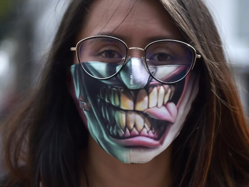A woman uses a face masks as a preventive measure against the spread of the new coronavirus, COVID-19, in Bogota, on March 19, 2020. Colombia will block all international flights from Monday for 30 days, President Ivan Duque announced on Thursday. Raul ARBOLEDA / AFP