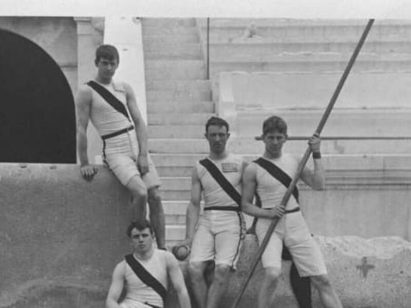 ومع نهاية الحرب العالمية الأولى، أقيمت نسخة عام 1920 من الأولمبياد بمدينة "أنتويرب" البلجيكية، لكن الصراع العالمي ألقى بظلاله على هذا الحدث الرياضي، حيث حرم كل من ألمانيا والنمسا والمجر وبلغاريا والدولة العثمانية من المشاركة بهذه النسخة. 