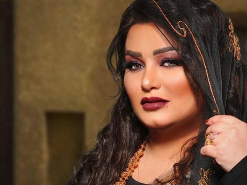 الفنانة الكويتية منى شداد تتواجد حاليًا في العاصمة القطرية الدوحة حيث كانت في طريقها الى جنيف لكن قرار إغلاق المطارات صدر قبل أن تكمل وجهتها.