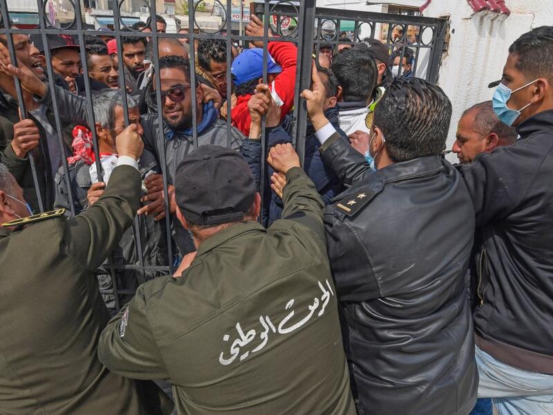 Several hundred Tunisians demonstrated in a working class neighbourhood of Tunis, demanding promised government support and protesting a week-old lockdown against the coronavirus pandemic that has disproportionately impacted the poor. FETHI BELAID / AFP