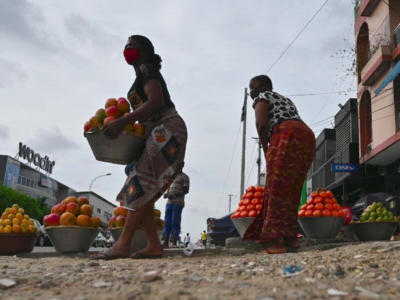Street vendors sell fruits in a street in Abidjan on April 24, 2020 on the first day of Islamic Holy Month of Ramadan. ISSOUF SANOGO / AFP