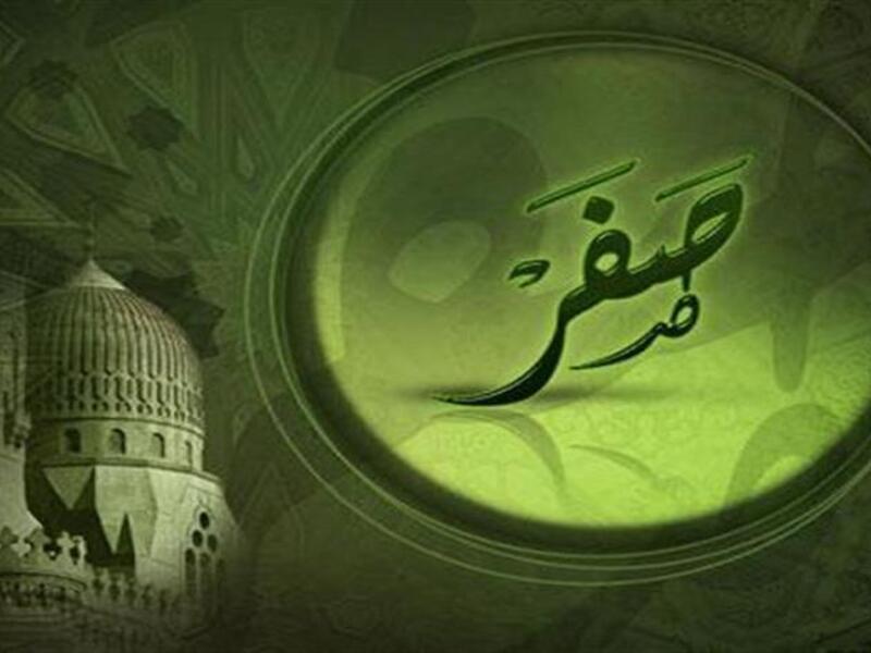 صفر: كان يسمى (ناجِر) لأن مكة كانت تصفرّ من أهلها إذا سافروا فيه أو خرجوا لقتال وتركوا بيوتهم، ويقال إنه سمي كذلك لأنهم إذا خرجوا للقتال فيه تركوا أعداءهم “صفر المتاع”، أي خالين من كل شيء، وسمَّته العرب العاربة “ناجر” أي شهر الحرب، بعد شهر المحرم. 