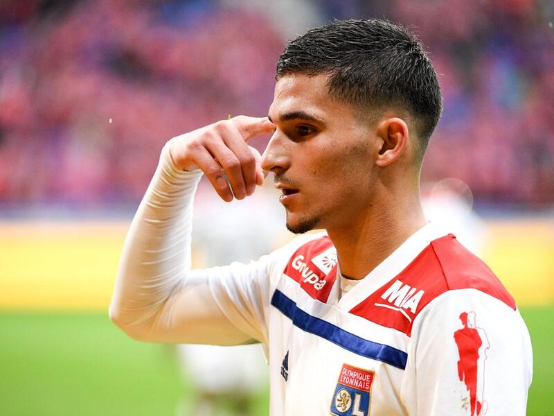 لاعب الوسط الفرنسي حسام عوار (ليون)