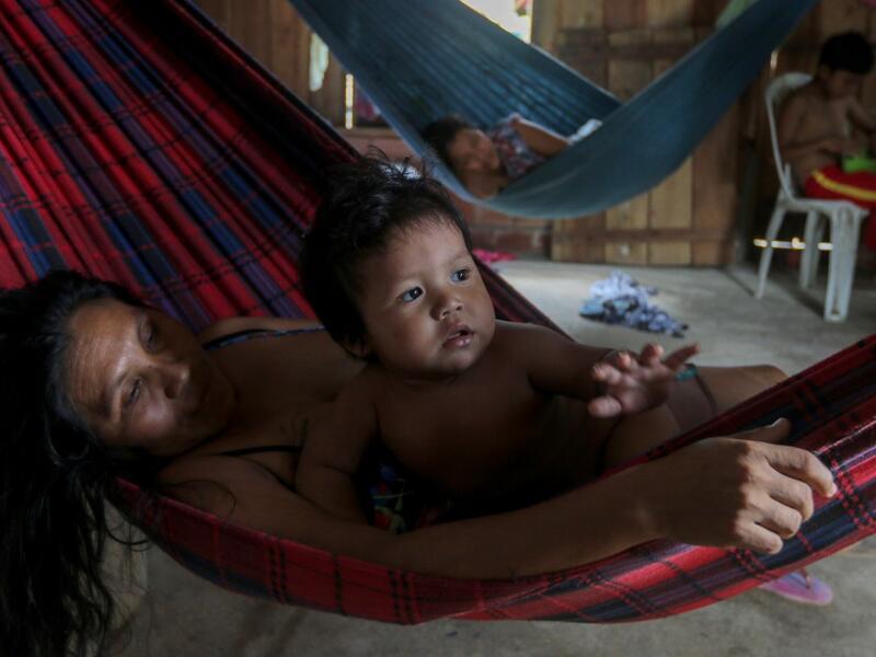 The local and state governments were called to assist to no avail. With the Amazonas state health system saturated, indigenous people turn to their ancestral knowledge about the region's nature to stay healthy and treat possible symptoms of the novel coronavirus. Ricardo OLIVEIRA / AFP