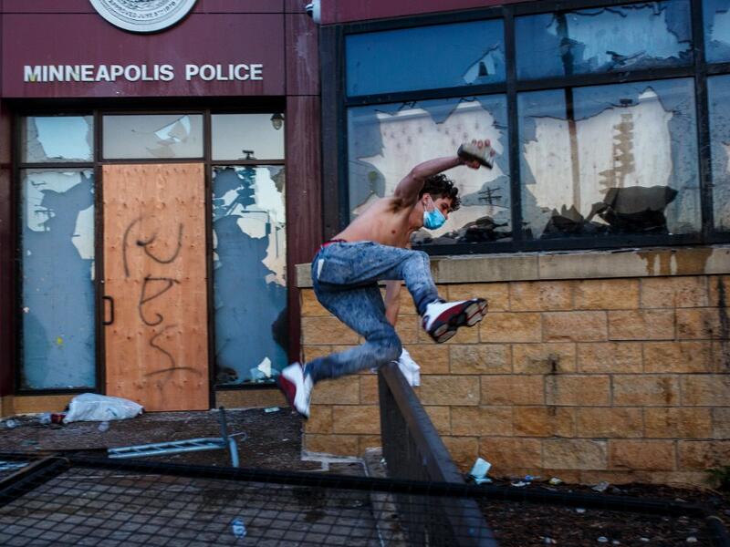 Protesters try to break into the Third Police Precinct on May 28, 2020 in Minneapolis, Minnesota, during a protest over the death of George Floyd, an unarmed black man, who died after a police officer kneeled on his neck for several minutes. Authorities in Minneapolis and its sister city St. Paul got reinforcements from the National Guard on May 28 as they girded for fresh protests and violence over the shocking police killing of a handcuffed black man. (Kerem Yucel / AFP)