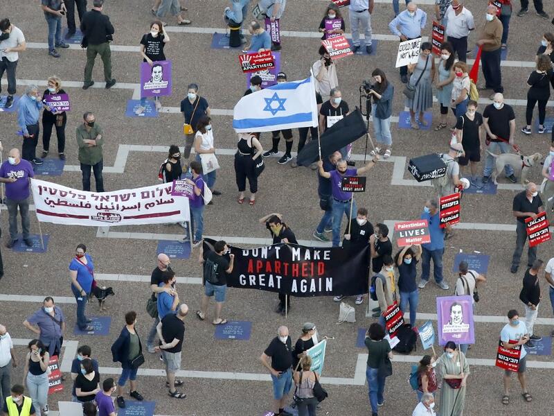 Protesters gather in Tel Aviv's Rabin Square on June 6, 2020, to denounce Israel's plan to annex parts of the occupied West Bank. Israeli Prime Minister Benjamin Netanyahu has vowed to forge ahead with annexing settlements and the Jordan Valley, in line with the peace proposals unveiled in January by US President Donald Trump. The plan has been angrily rejected by the Palestinians, who say they were not consulted on proposals they see as capitulating to Israeli demands. JACK GUEZ / AFP