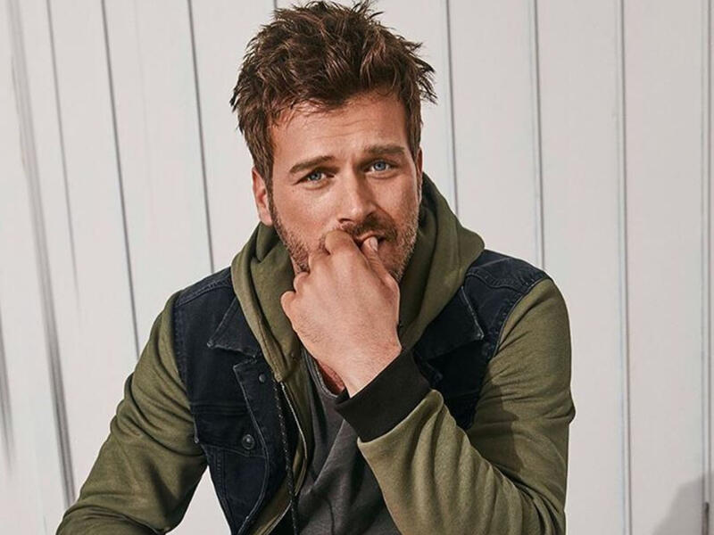 So the Whole Family Is Pretty! Fans of Kıvanç Tatlıtuğ Amused By Beauty of His Mother and Sister (Pictures)
