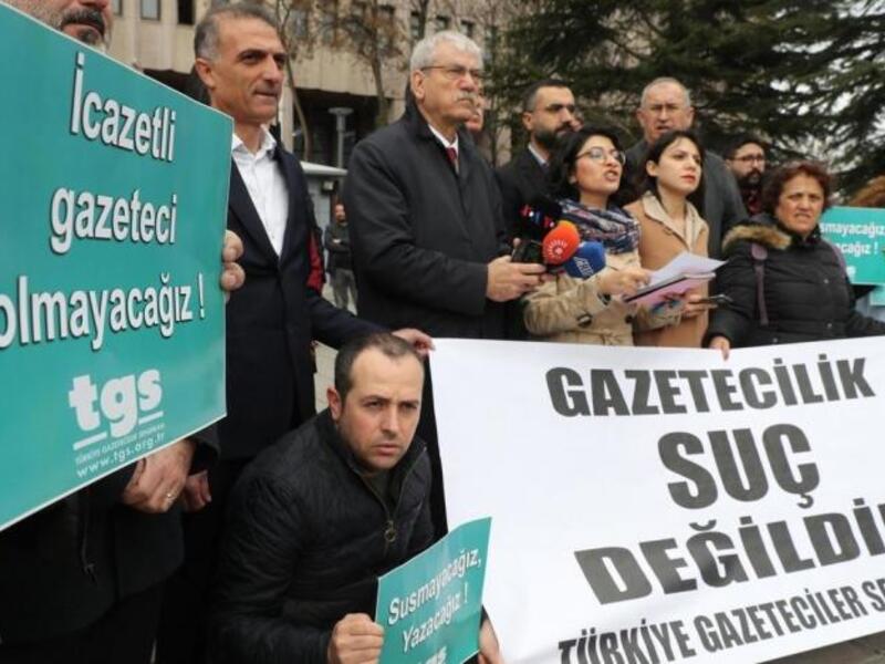 A support rally for journalists imprisoned in Turkey, accused of revealing the identity of two Turkish secret agents in Libya, in Ankara, March 10, 2020. (AFP)