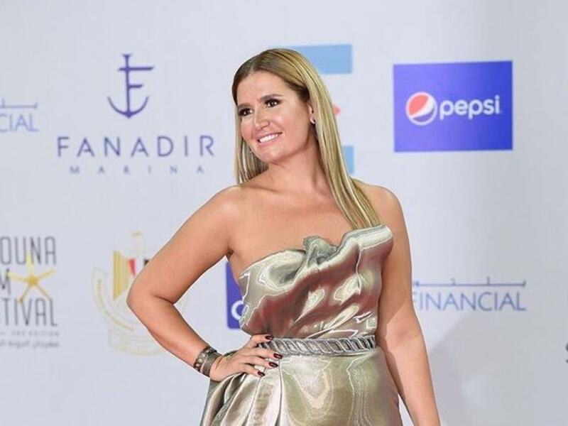 هنا شيحة تحتفل بتخرج إبنها وتشارك فيديو له بظهور نادر!