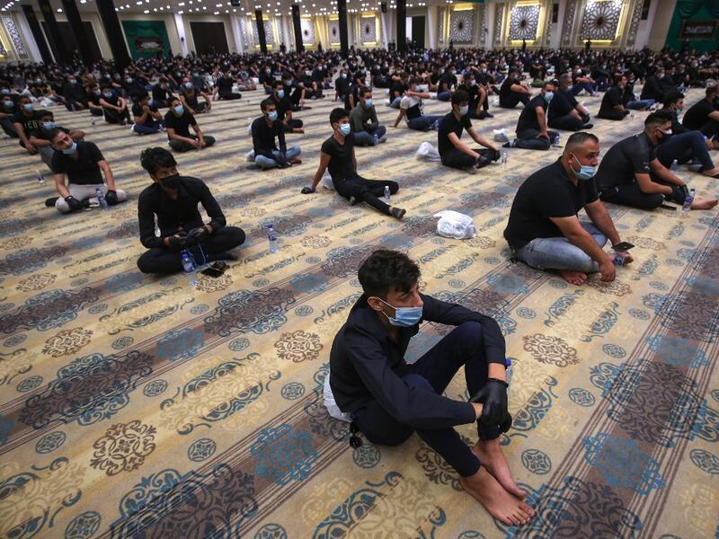 Iraqi Shiite Muslim men attend Ashura commemorations at the headquarters of Shiite Muslim leader and head of Hikma party Ammar al-Hakim, in the capital Baghdad, on August 21, 2020. Ashura is a period of mourning in remembrance of the seventh-century martyrdom of Prophet Mohammad's grandson Imam Hussein, who was killed in the battle of Karbala in modern-day Iraq, in 680 AD. AHMAD AL-RUBAYE / AFP