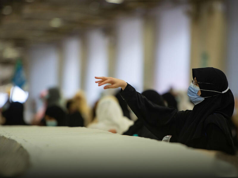 توفير كمامات ومواد تعقيم كافية لجميع الحجاج والعاملين على مسار رحلة رمي الجمرات.