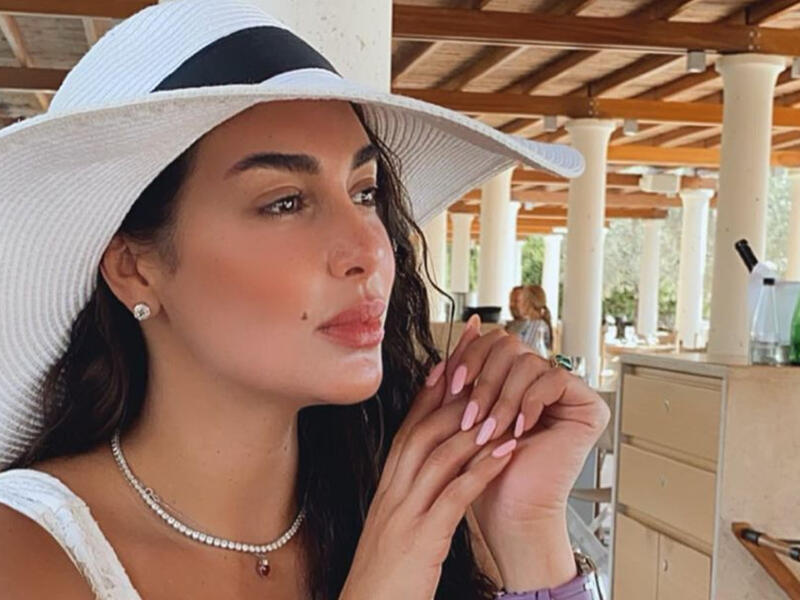 Is She OK? Yamine Sabri Gives Cold Reaction To Salt Bae's Majestic Smooth Salting (Video)