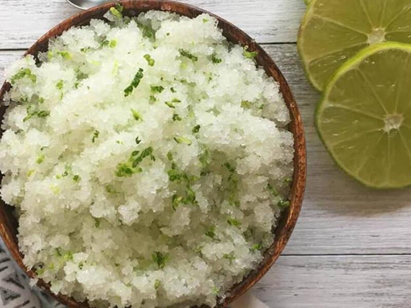 اصنعيه بنفسك: وصفة مقشر لايم وملح البحر