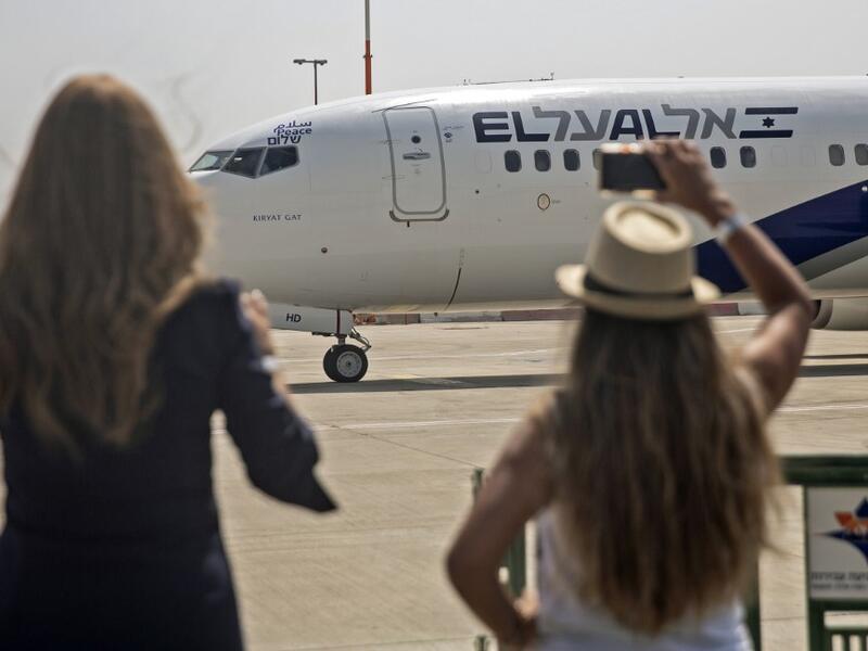 A picture taken on August 31, 2020, shows Israeli women taking pictures of the El Al's airliner, ahead of the first-ever commercial flight from Israel to the UAE at the Ben Gurion Airport near Tel Aviv, which will carry a US-Israeli delegation to the UAE following a normalisation accord. Heidi levine / POOL / AFP