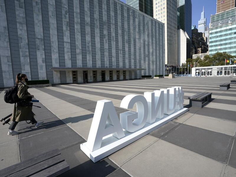 A journalist walks around empty grounds at the United Nations September 22, 2020 during the the 75th General Assembly of the United Nations which is mostly virtual due to the covid-19 pandemic in New York. UN Secretary-General Antonio Guterres urged the world to prevent a Cold War between the United States and China and halt conflicts so it can focus on the covid-19 pandemic. TIMOTHY A. CLARY / AFP