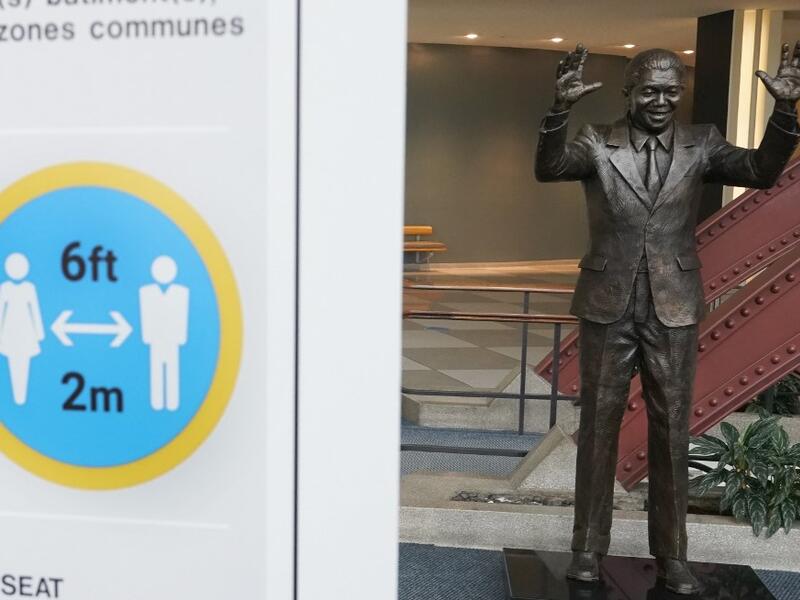 A statue of Nelson Mandela stands at an empty entrance at the United Nations September 22, 2020 during the 75th General Assembly of the United Nations which is mostly virtual due to the covid-19 pandemic in New York. UN Secretary-General Antonio Guterres urged the world to prevent a Cold War between the United States and China and halt conflicts so it can focus on the covid-19 pandemic. TIMOTHY A. CLARY / AFP