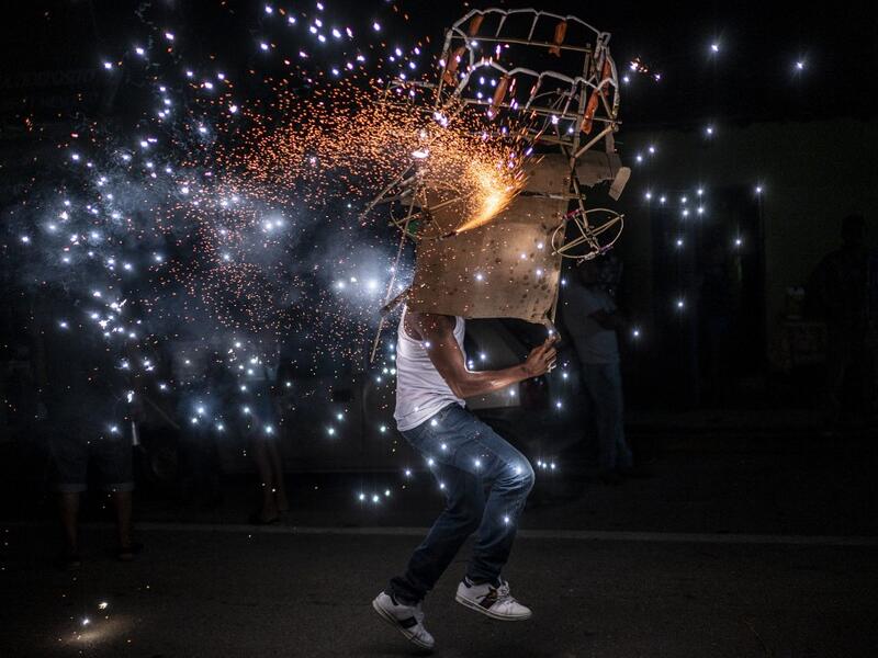 A member of the Afro-Mexican community carries a "toritol" of fire during the annual festival dedicated to San Nicolas Tolentino, in Cuajinicuilapa, Guerrero state, Mexico, on September 9, 2020, amid the COVID-19 coronavirus pandemic. Although there are 1,5 million African descendants in a country of 128 million inhabitants, it is normal to hear that "in Mexico there are no blacks". PEDRO PARDO / AFP