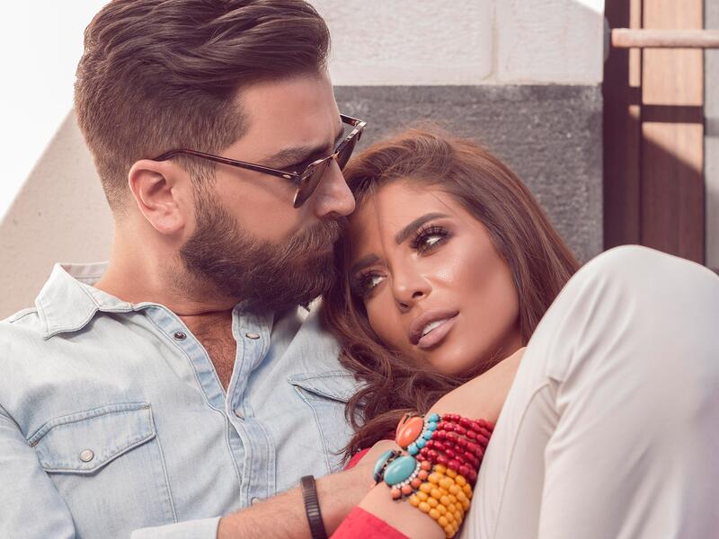 زوجة معتصم النهار تحتفل بعيد ميلادها بشورت قصير ووصلة رقص..فيديو!