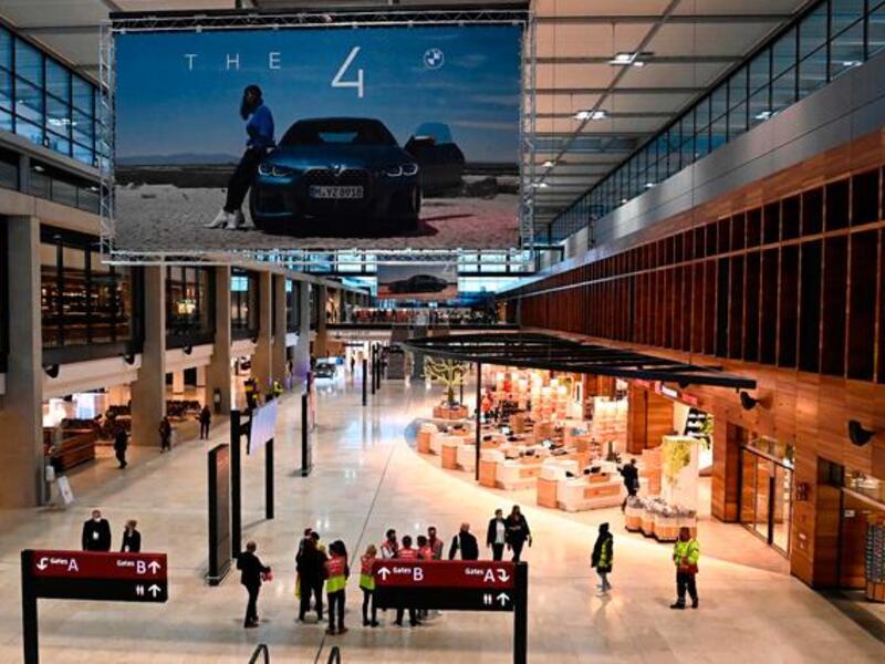 المطار الملعون