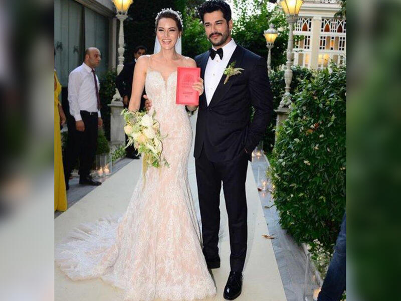 Burak Özçivit and Fahriye Evcen - 2017