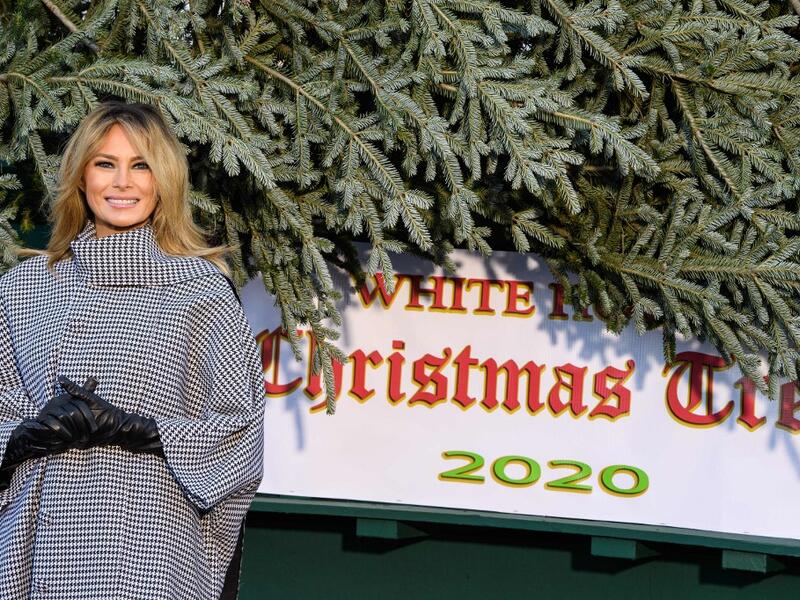 US First Lady Melania Trump receives the White House Christmas Tree at the White House in Washington, DC, on November 23, 2020. NICHOLAS KAMM / AFP