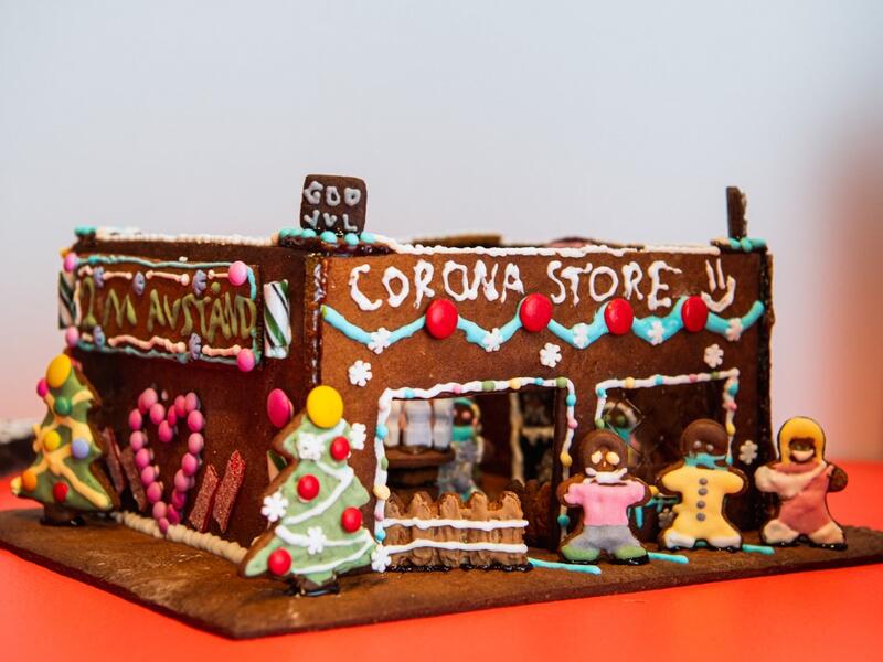 With more than one hundred entries from members of the public based around the theme of distance, staff at the museum have produced 3D scans of every entry. While members of the public would usually come to visit the exhibition in the Swedish capital, due the the Covid-19 pandemic, the gingerbread houses are stored at the museum and fans can visit ArkDes's website to view the entries, which include models of Sweden's state epidemiologist Anders Tegnell, climate activist Greta Thunberg, gnomes wearing surgic