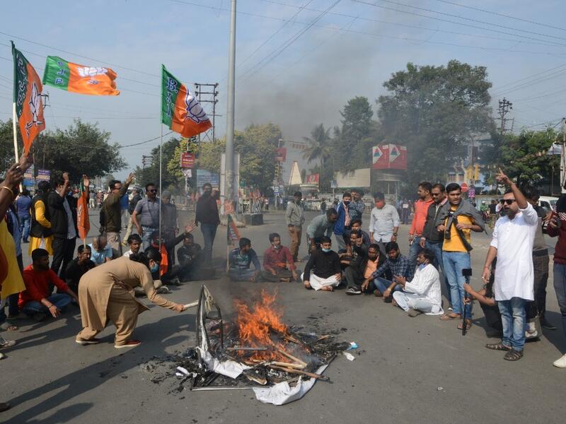Bharatiya Janata Party supporters block a road during a 12-hour general strike in North Bengal called by BJP to protest against the West Bengal state government in Siliguri on December 8, 2020. Diptendu DUTTA / AFP