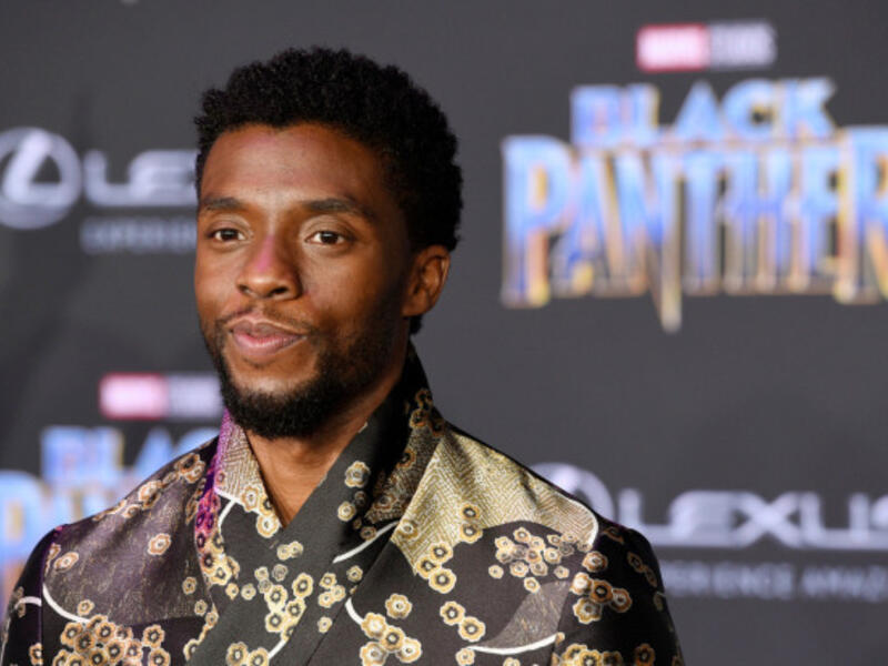 توفي ممثل فيلم Black Panther تشادويك بوسمان عن عمر يناهز 43 عامًا بعد معركة استمرت أربع سنوات مع سرطان القولون. وصدمت وفاته في 28 أغسطس المعجبين، لأنه أكمل العديد من الأفلام الرائجة خلال فترة مرضه وتلقيه العلاج الكيماوي.